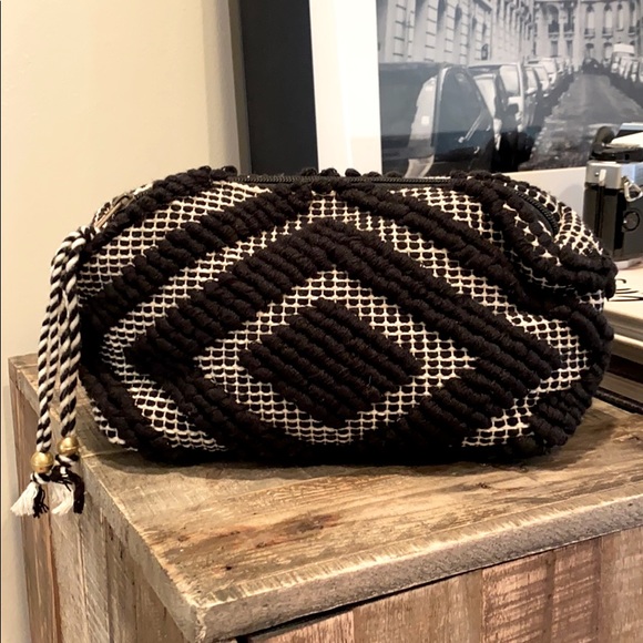 lovestitch Handbags - NWOT love stitch wristlet purse